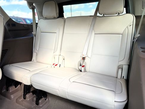 Used 2021 GMC Yukon Denali w/ Denali Premium Package image 13