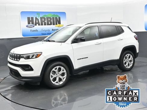 Used 2024 Jeep Compass Latitude AWD/4WD image 1