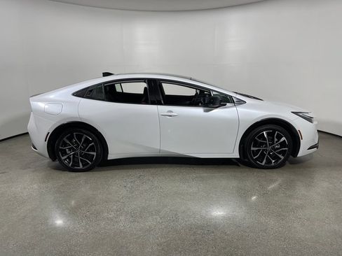 New 2026 Toyota Prius Plug-In Hybrid FWD image 2
