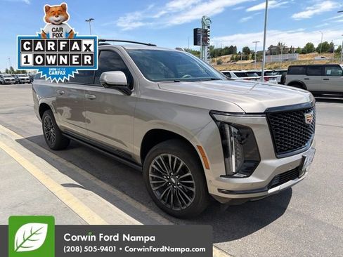 Used 2025 Cadillac Escalade ESV Sport Platinum w/ LPO, Floor Liner Package AWD/4WD image 4