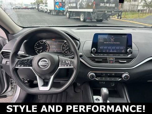 Used 2022 Nissan Altima 2.5 SV image 17