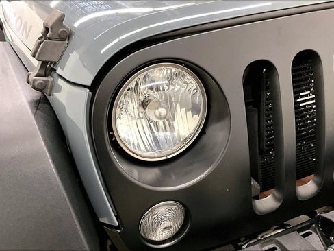 Used 2015 Jeep Wrangler Rubicon AWD/4WD image 29
