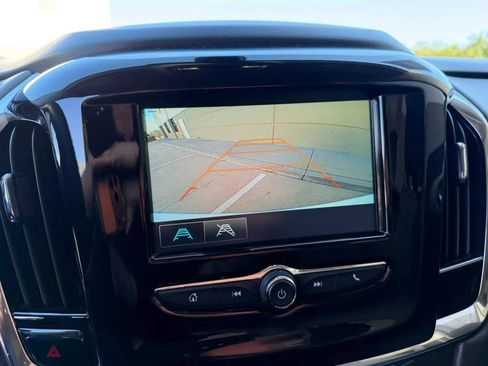 Used 2018 Chevrolet Traverse LT FWD image 27