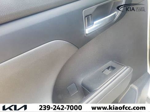 Used 2023 Toyota Highlander XLE FWD image 14