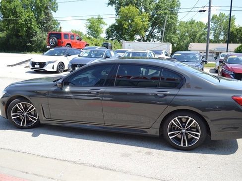 Used 2021 BMW 750i xDrive w/ M Sport Package image 17