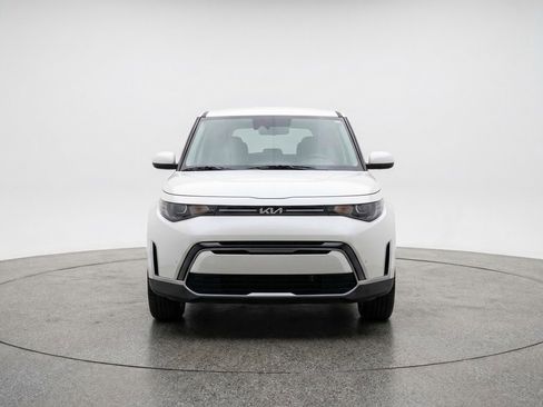 Used 2025 Kia Soul LX w/ LX Technology Package FWD image 2