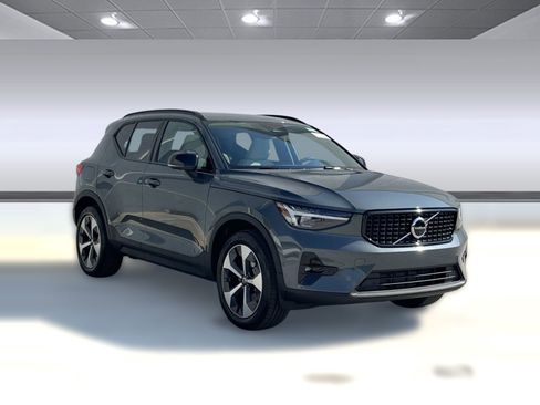 Certified 2026 Volvo XC40 B5 Plus w/ Protection Package Premier image 22