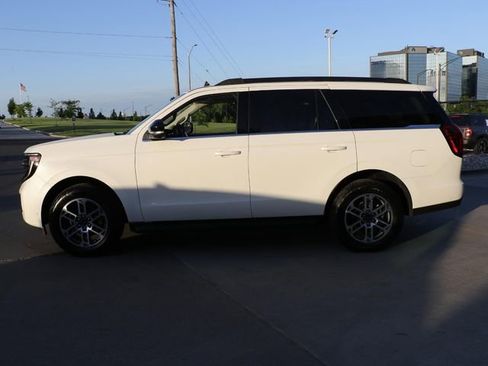 Used 2025 Ford Expedition Active AWD/4WD image 4