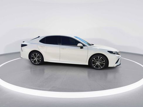 Used 2018 Toyota Camry SE FWD image 9