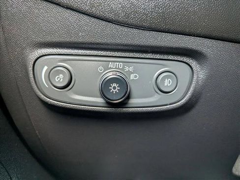 Used 2022 Chevrolet Equinox Premier FWD image 17
