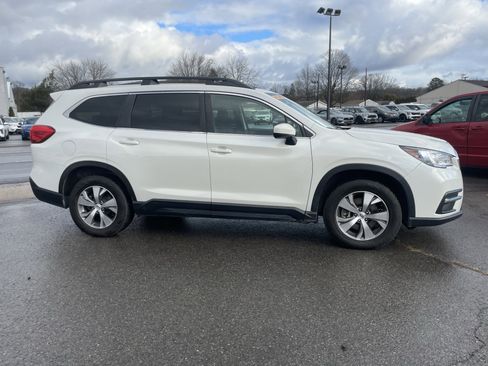 Used 2022 Subaru Ascent Premium image 2