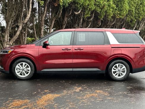 Certified 2024 Kia Carnival LX image 7