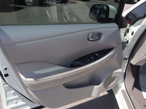 Used 2012 Nissan Leaf SL image 43