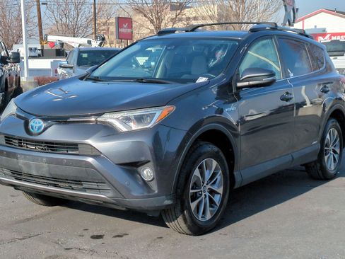 Used 2017 Toyota RAV4 XLE image 10