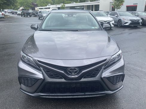 Used 2023 Toyota Camry SE image 3