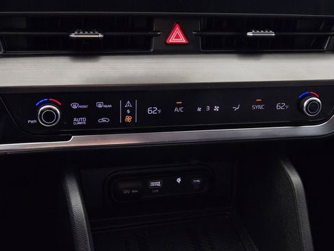 Used 2025 Kia Sportage EX image 14