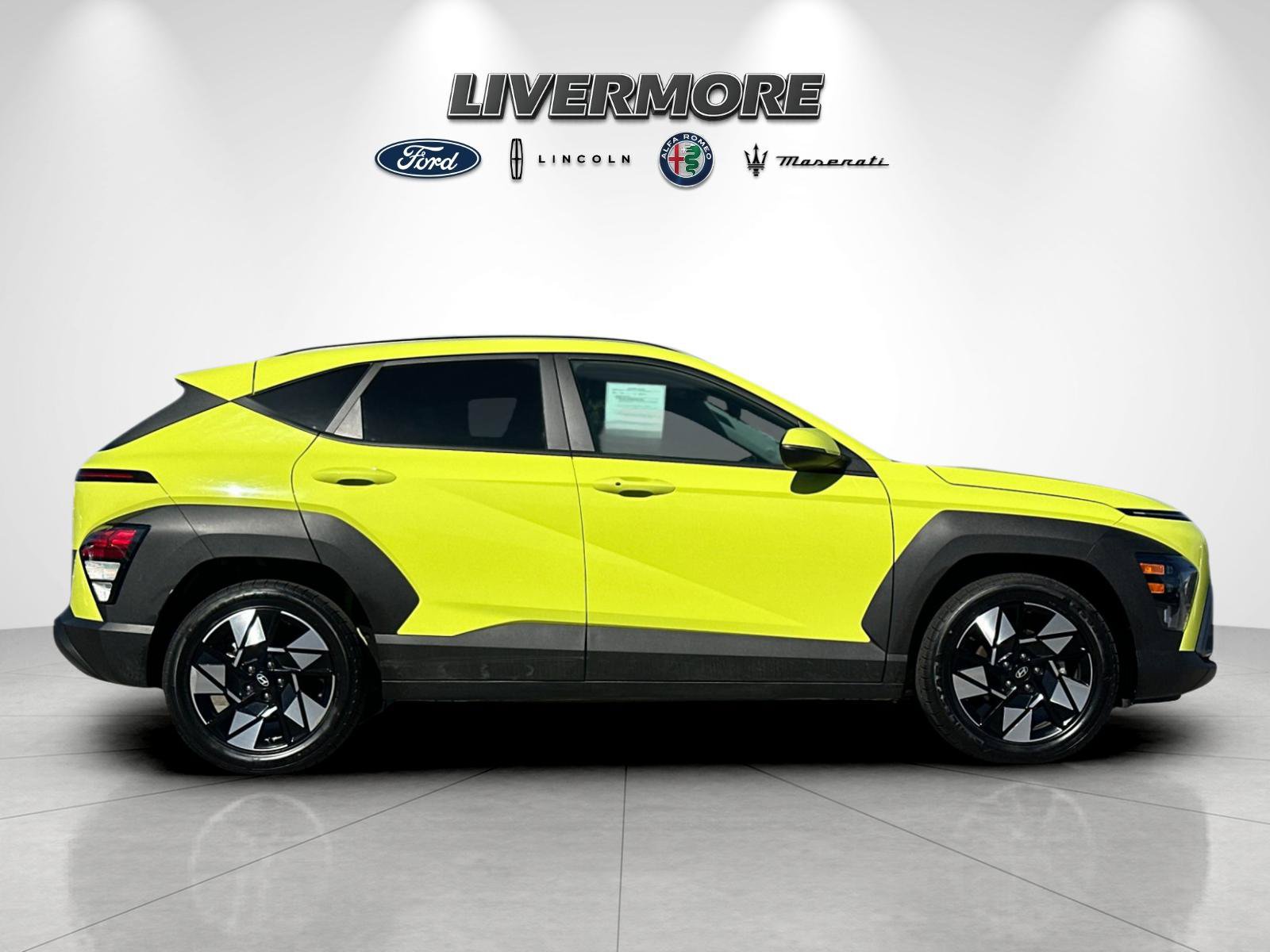 Used 2025 Hyundai Kona SEL FWD image 2