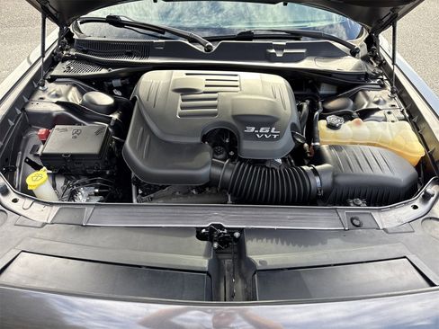 Used 2019 Dodge Challenger SXT image 28