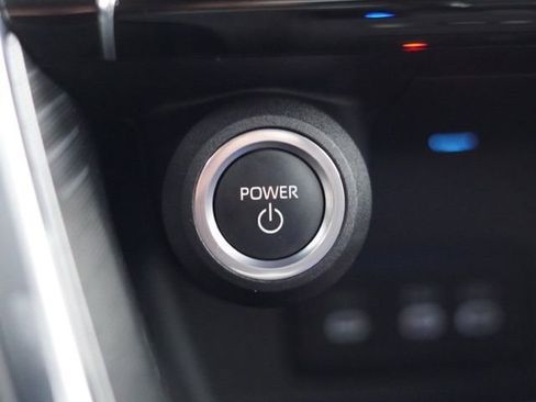 Certified 2024 Toyota Venza XLE image 31