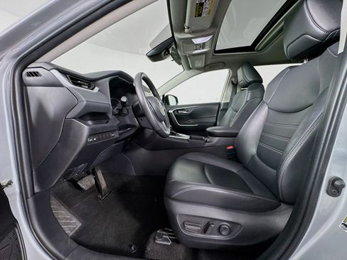 Certified 2025 Toyota RAV4 XLE Premium AWD/4WD image 19