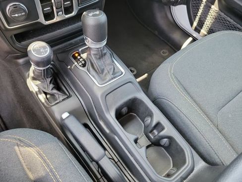 Used 2025 Jeep Wrangler Sport S AWD/4WD image 29