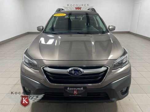 Used 2022 Subaru Outback Premium AWD/4WD image 2