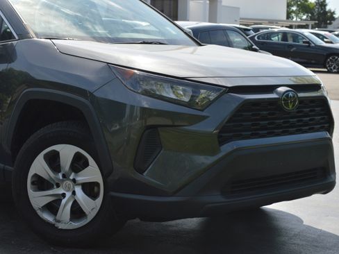 Used 2020 Toyota RAV4 LE image 2