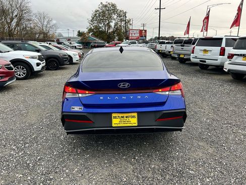 Used 2024 Hyundai Elantra SEL FWD image 17