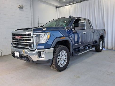 Used 2022 GMC Sierra 2500 SLT w/ SLT Preferred Package AWD/4WD image 2