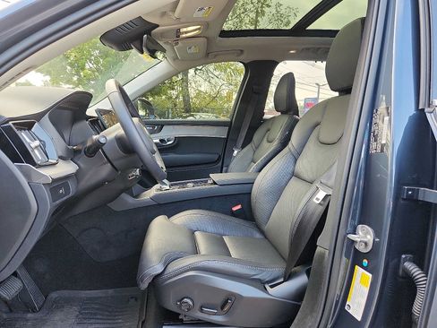 Used 2025 Volvo XC90 B6 Ultra w/ Protection Package Premier AWD/4WD image 13
