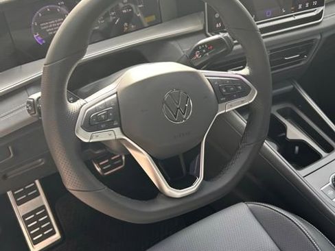 New 2026 Volkswagen Tiguan SE R-Line FWD image 8