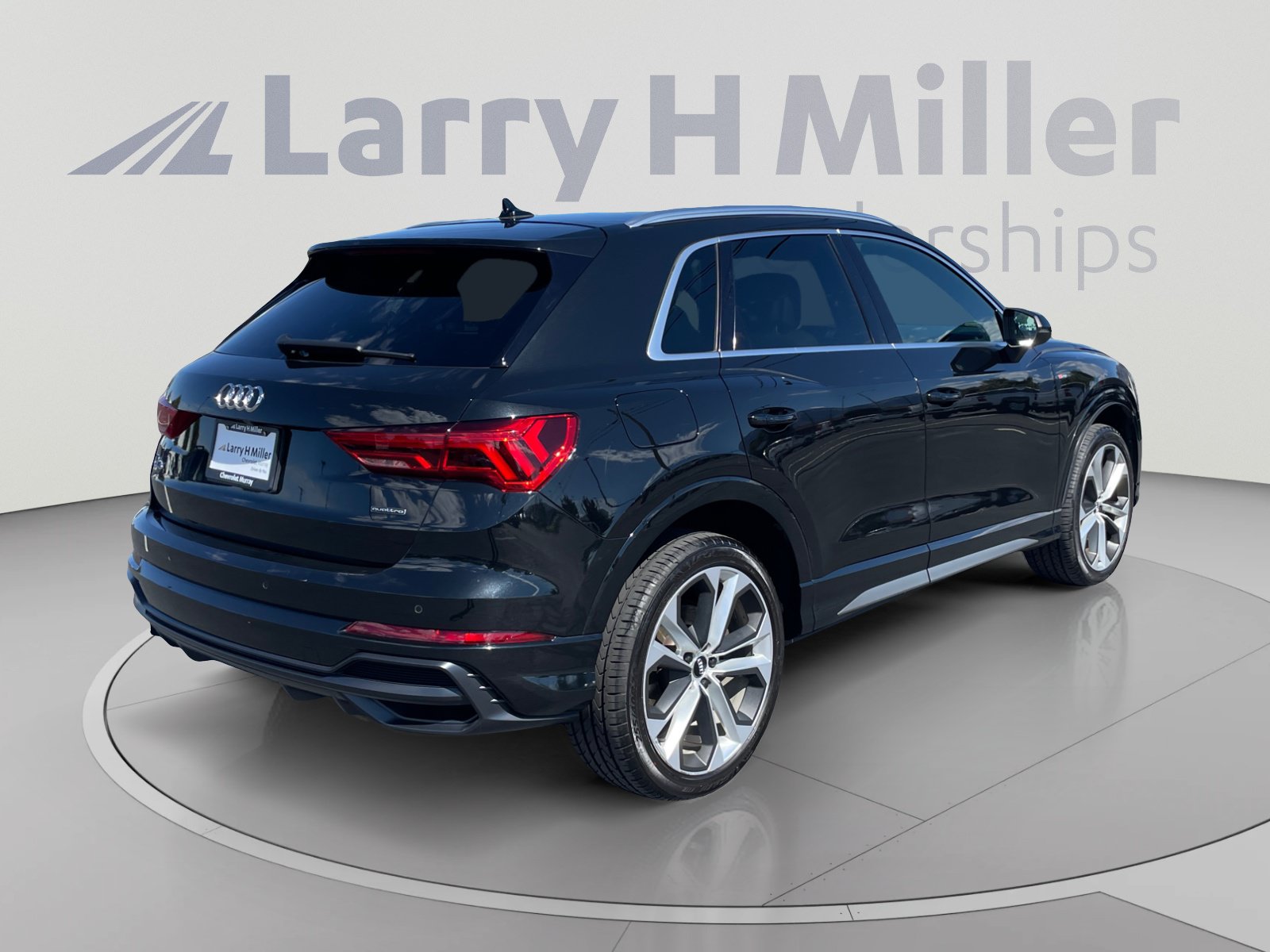 Used 2019 Audi Q3 2.0T Premium Plus w/ Premium Plus Package AWD/4WD image 5