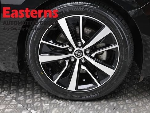 Used 2022 Nissan Maxima SV FWD image 32