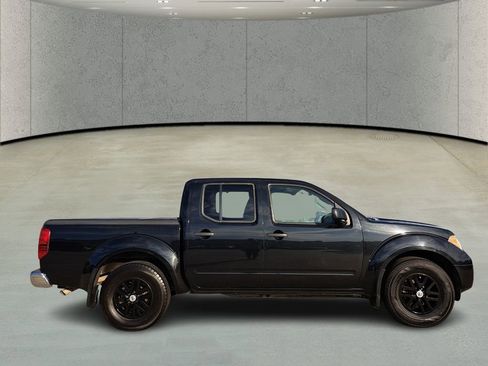 Used 2019 Nissan Frontier SV image 4