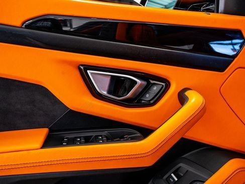 Used 2022 Lamborghini Urus image 45
