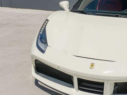 Used 2018 Ferrari 488 GTB RWD image 27