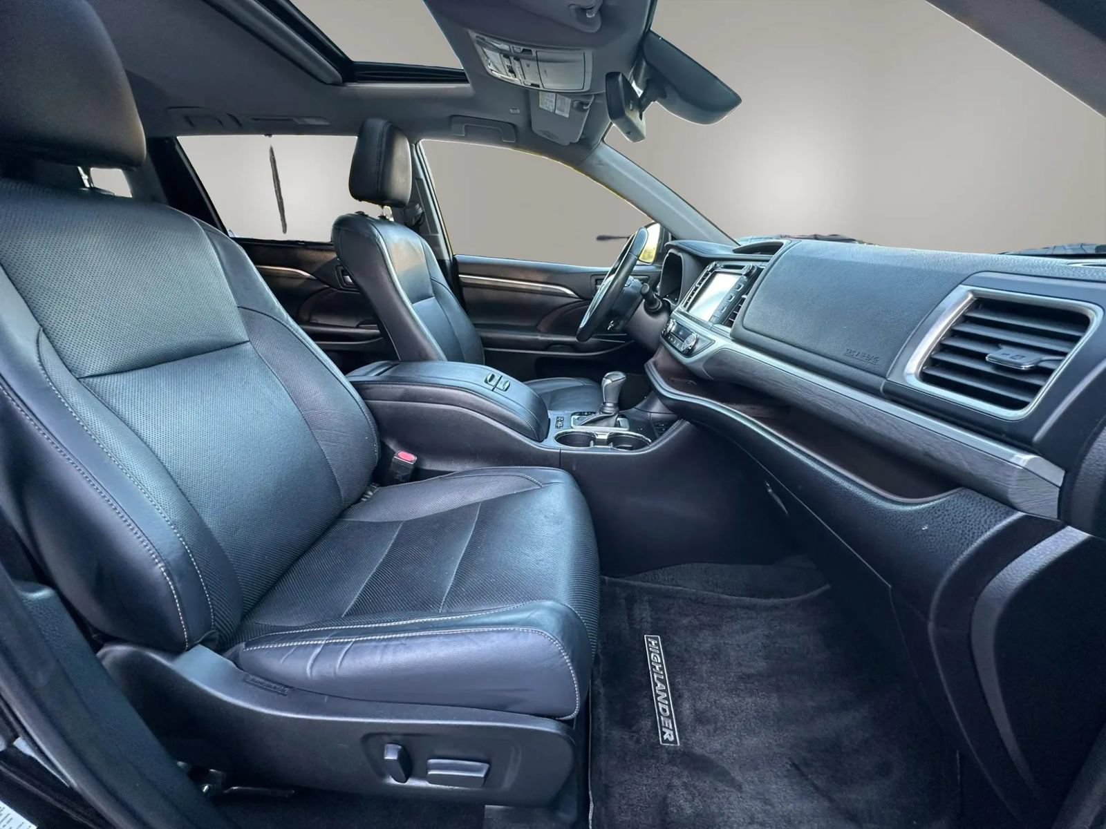Used 2019 Toyota Highlander Limited FWD image 24