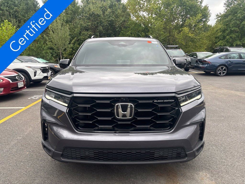 Used 2025 Honda Pilot Black Edition image 2