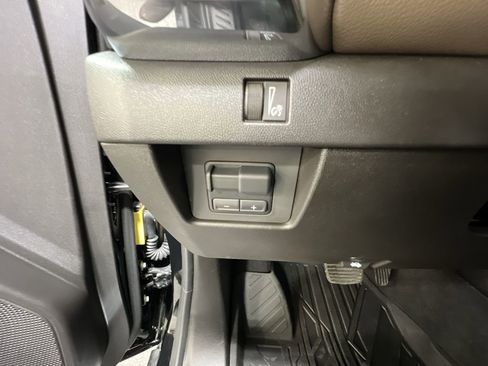 New 2025 GMC Canyon Denali w/ LPO, Denali Black Edition image 18