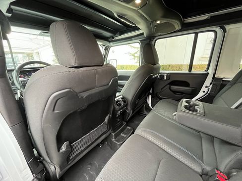 Used 2025 Jeep Wrangler Unlimited Rubicon 4xe w/ Convenience Group image 31