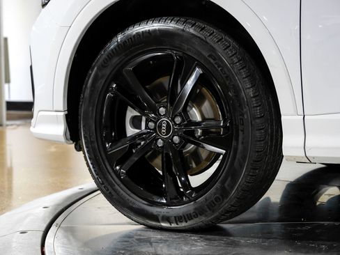 Used 2024 Audi Q3 2.0T Premium w/ Convenience Package image 59