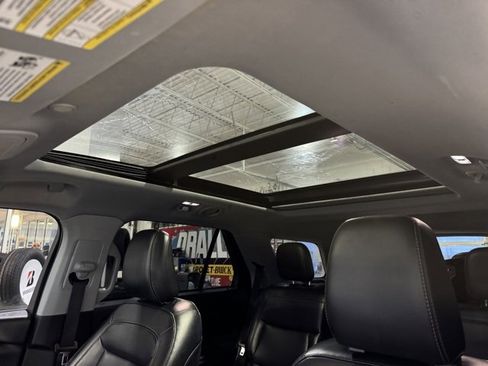 Used 2021 Ford Explorer XLT w/ Equipment Group 202A image 8