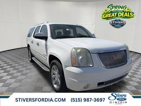 Used 2010 GMC Yukon XL Denali image 1