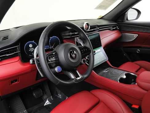 Certified 2025 Maserati Grecale Modena AWD/4WD image 15