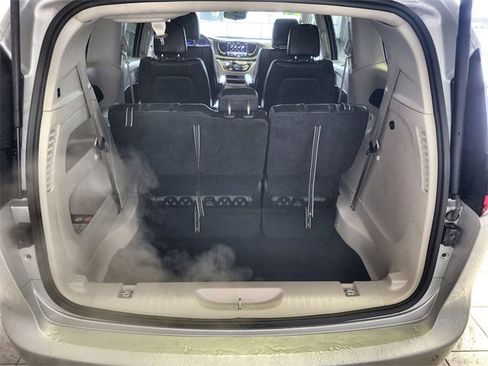 Used 2024 Chrysler Pacifica Touring-L image 24