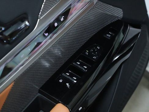 Used 2025 BMW 740i xDrive image 18