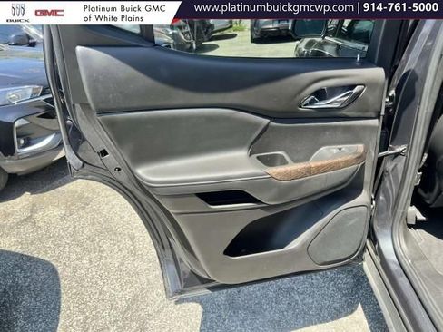 Used 2022 GMC Acadia Denali w/ Denali Technology Package image 11