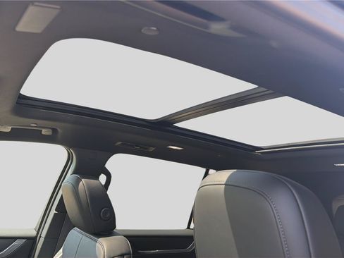 New 2026 GMC Acadia Elevation w/ Elevation Premium Package AWD/4WD image 11