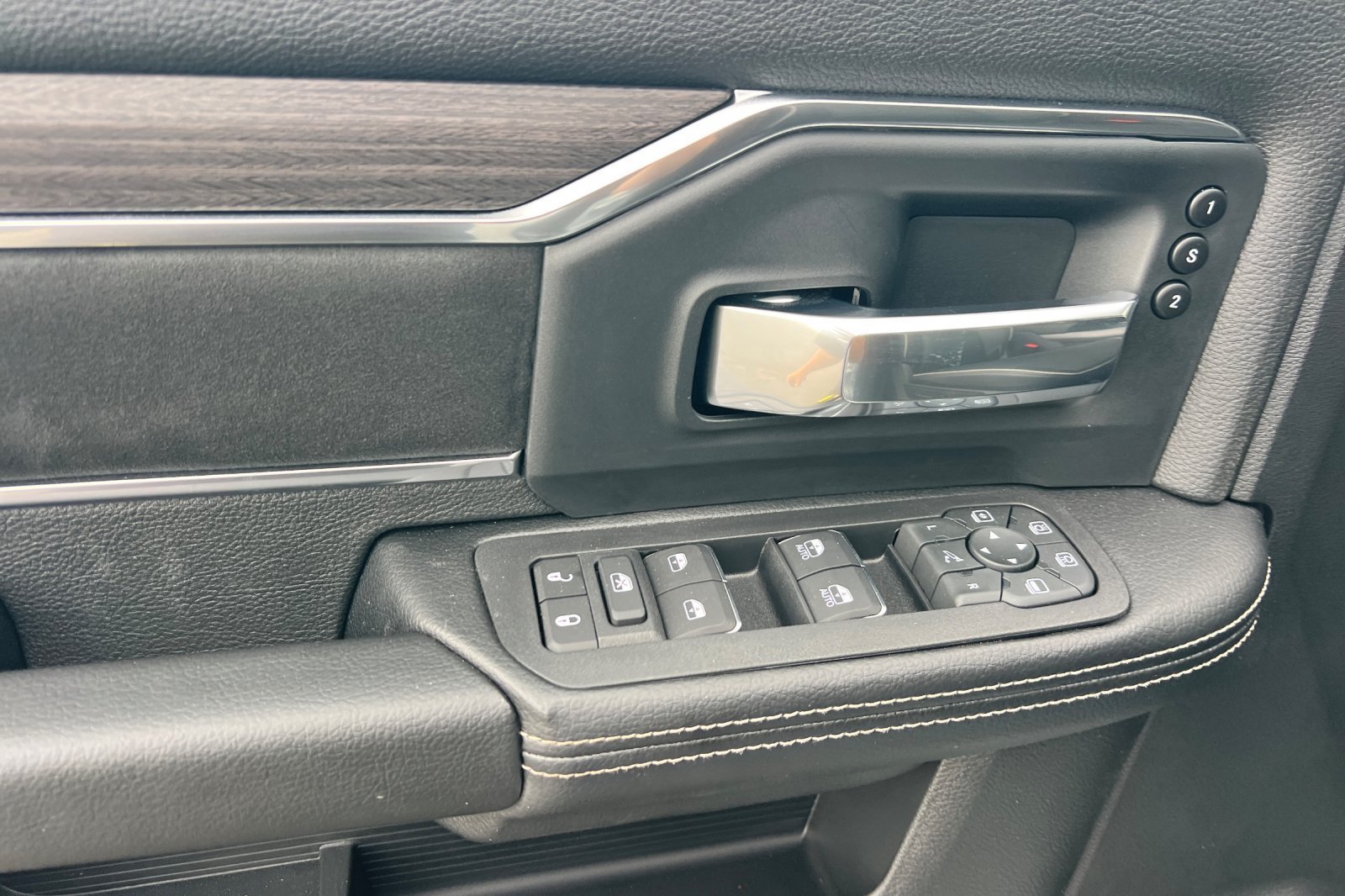 New 2026 RAM 3500 Laramie AWD/4WD image 14
