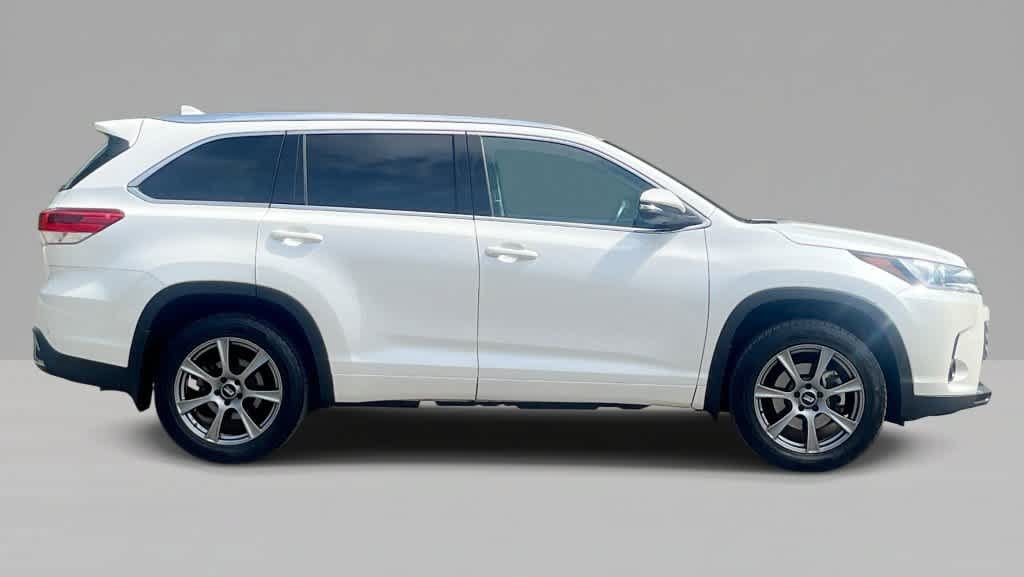 Used 2019 Toyota Highlander Limited AWD/4WD image 9